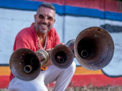 Da quel momento Michele si � specializzato nel radong e oggi ne possiede tre, tutti realizzati dai monaci tibetani. Il musicista ce li mostra